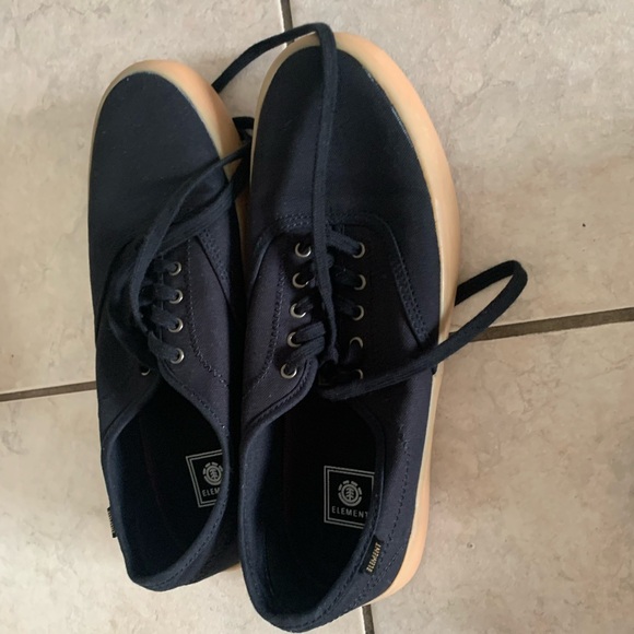 Element skateboard and casual sneaker - Picture 1 of 2